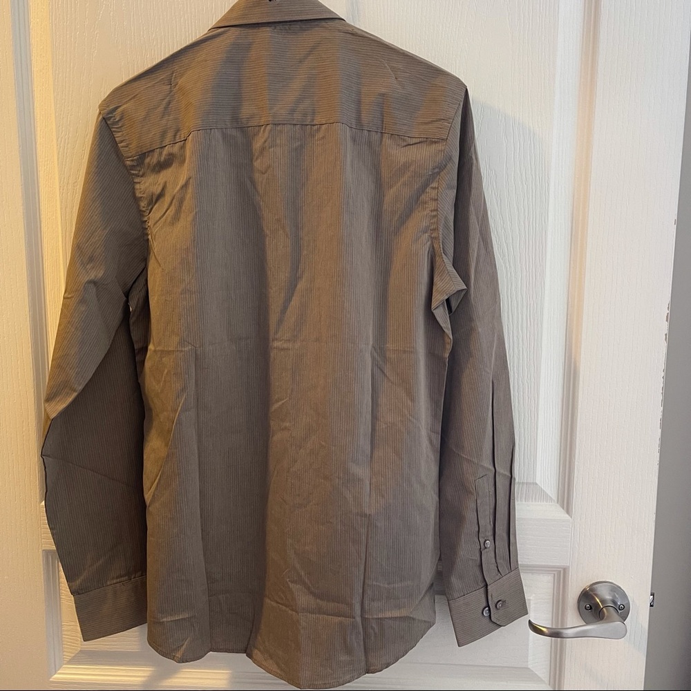 VanHeusen Slim Fit Button Down Shirt Size S - Picture 4 of 7
